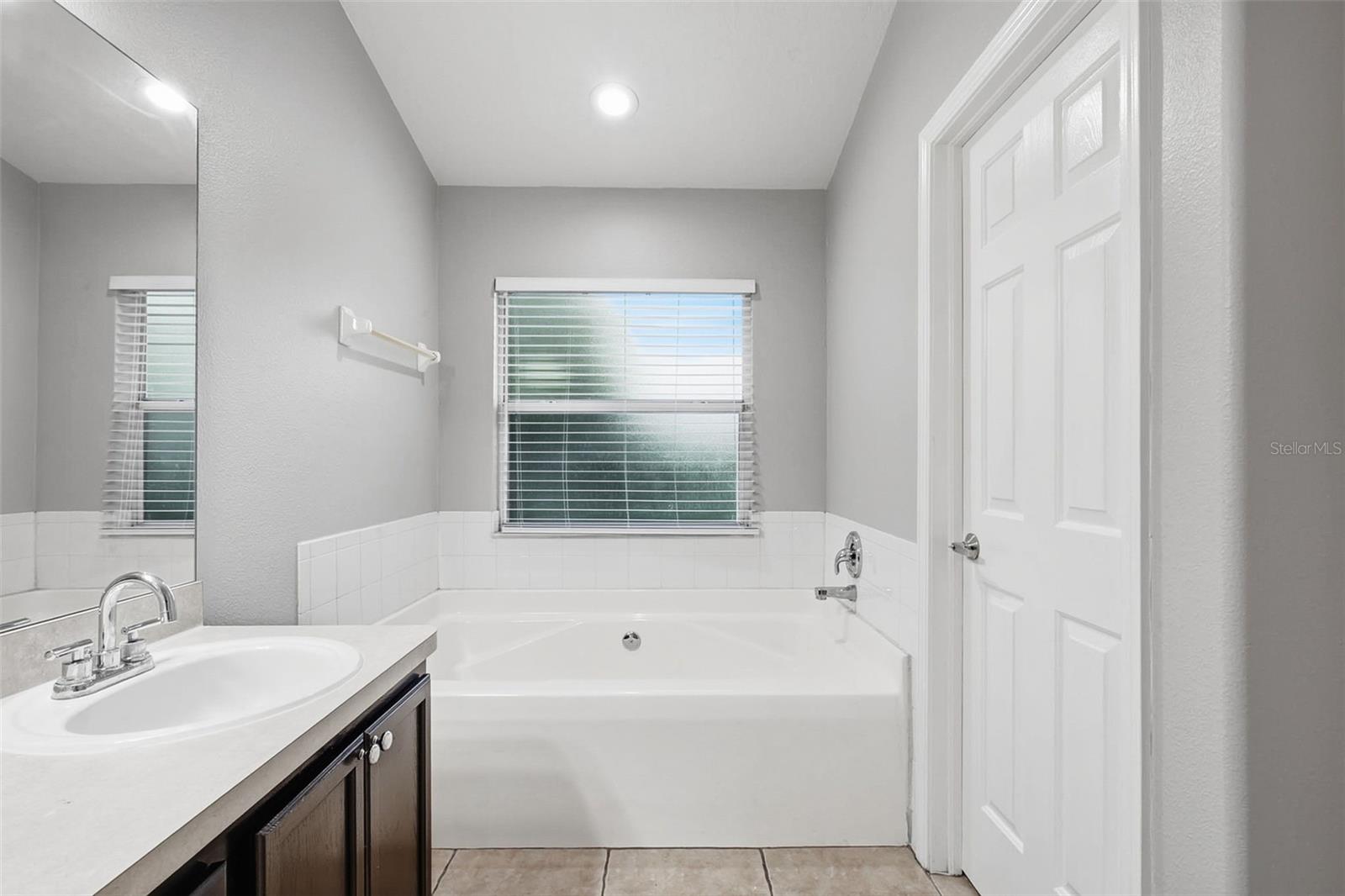 13157 THOROUGHBRED LOOP — photo 34