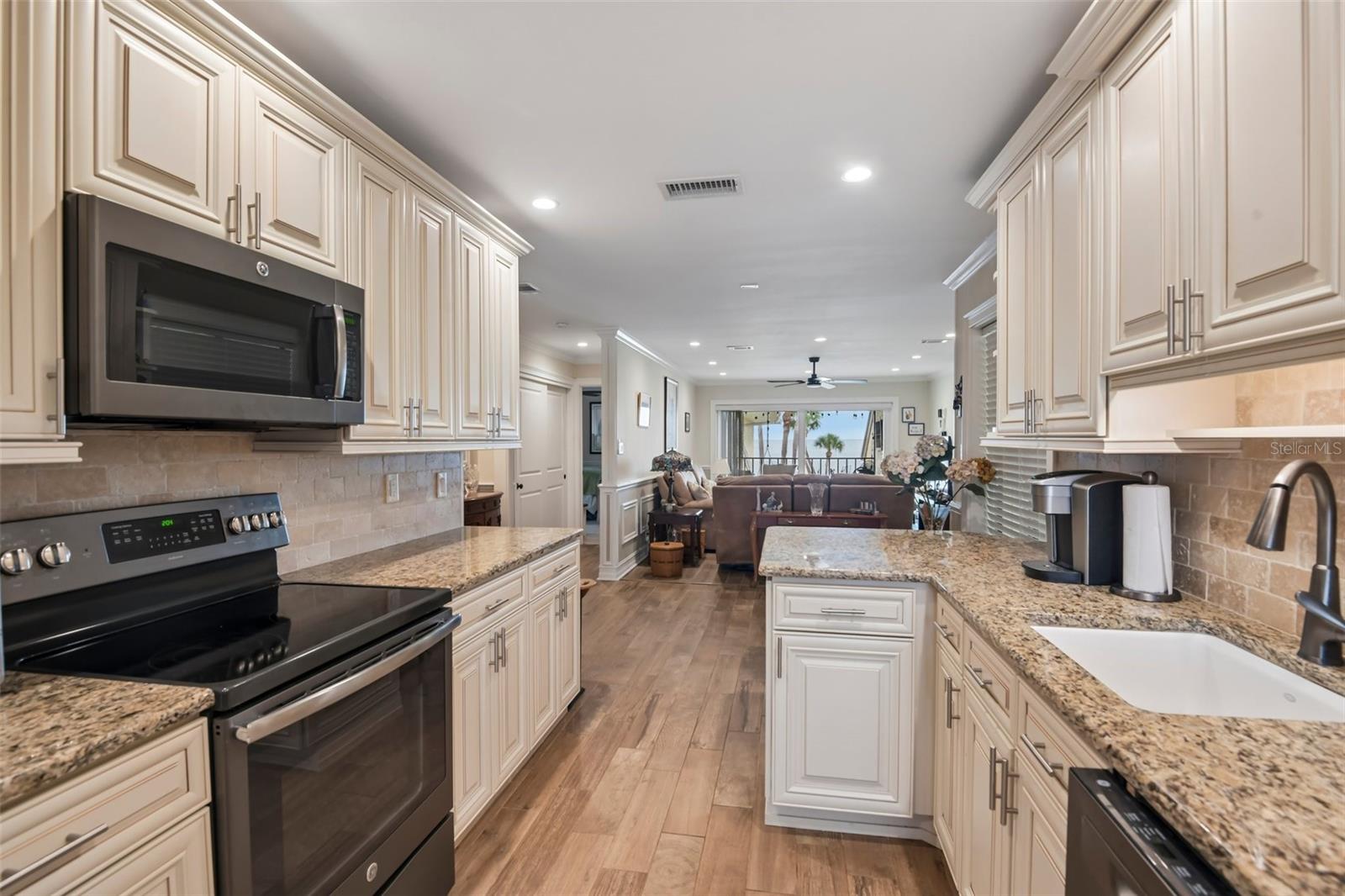 7300 SUNSHINE SKYWAY LN #206 — photo 9