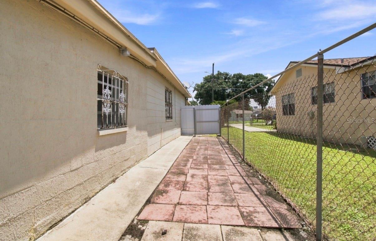 7516 N CORTEZ ST — photo 44