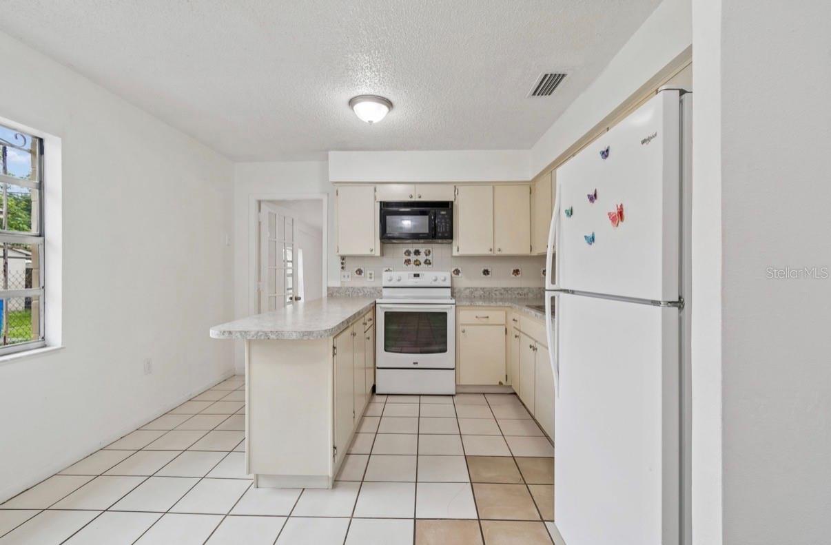 7516 N CORTEZ ST — photo 2