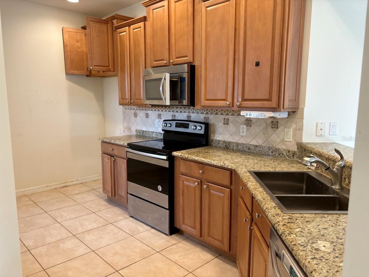 229 SHELL FALLS DR — photo 4