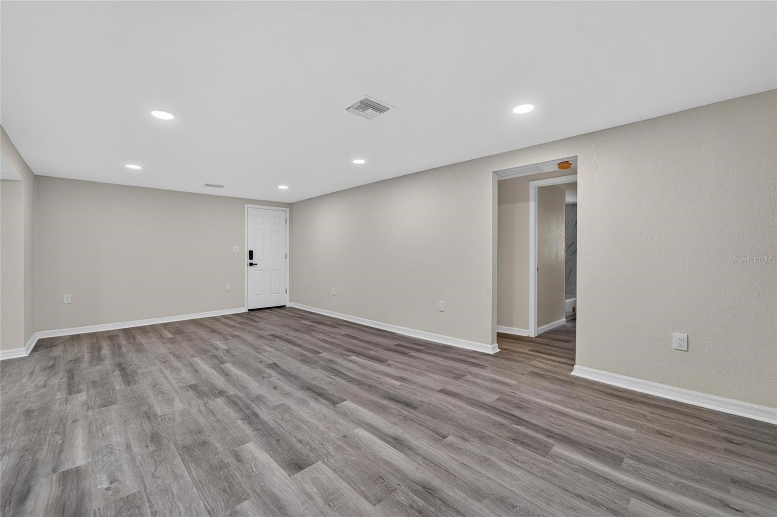 8809 DYER RD — photo 13