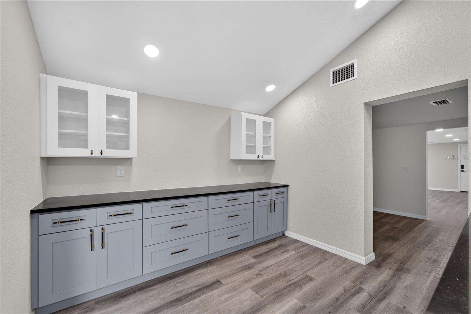 8809 DYER RD — photo 25
