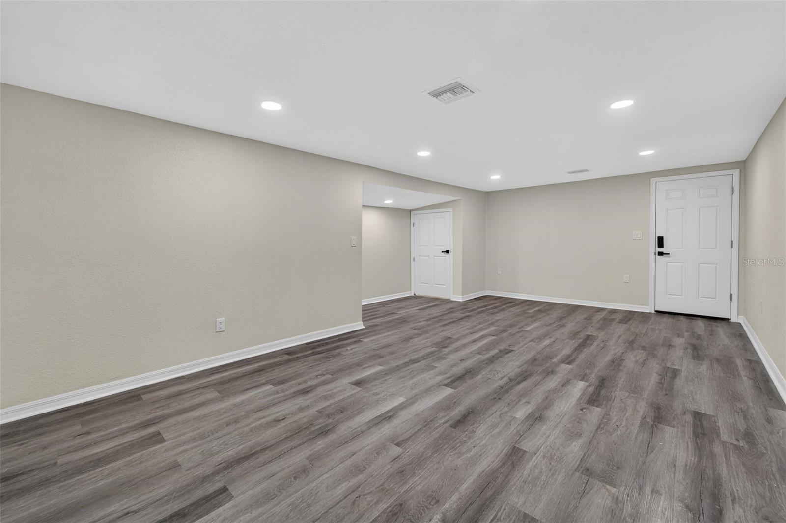 8809 DYER RD — photo 37