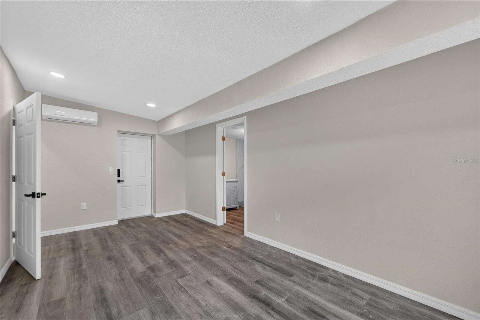 8809 DYER RD — photo 28