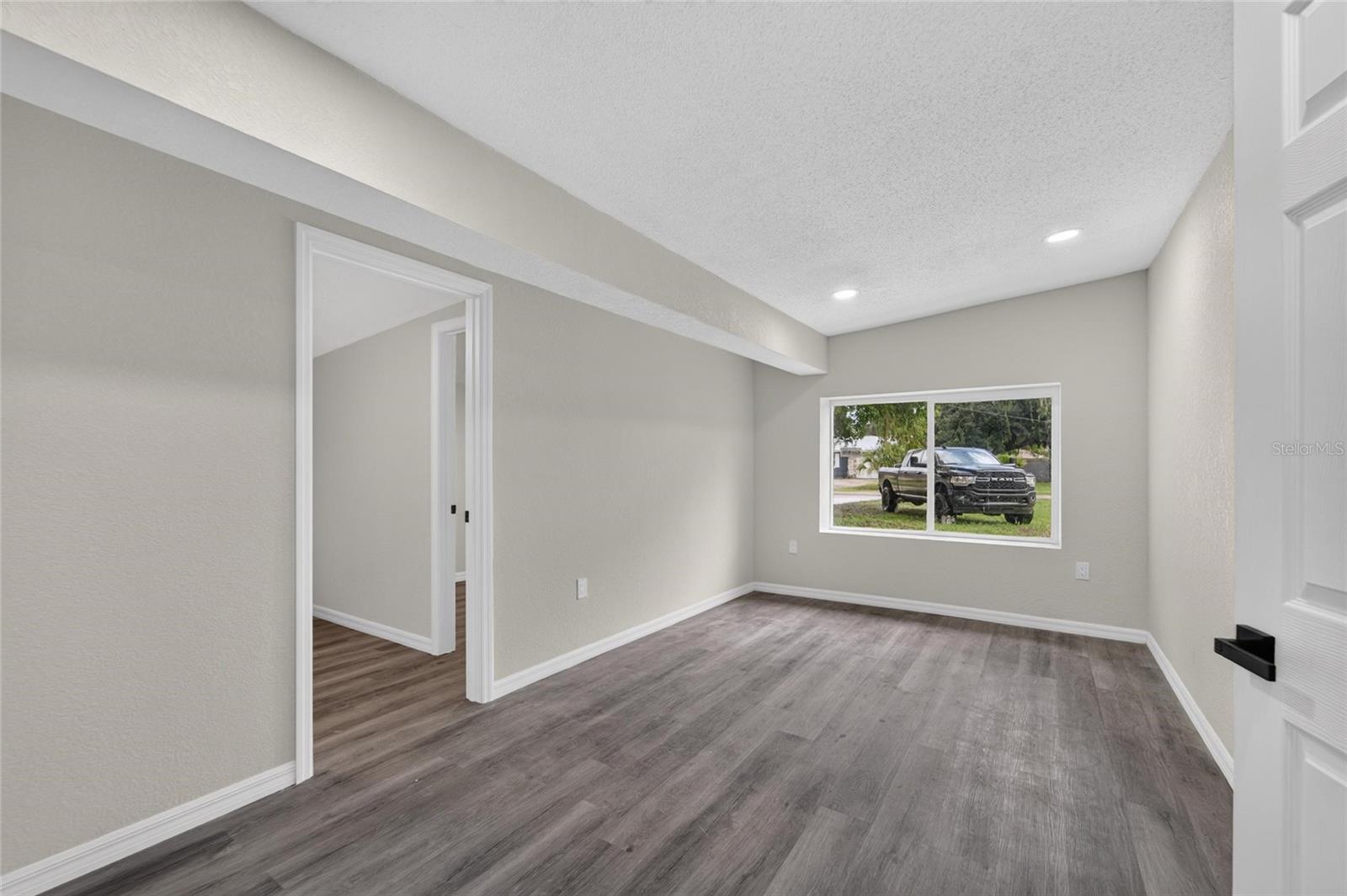 8809 DYER RD — photo 27