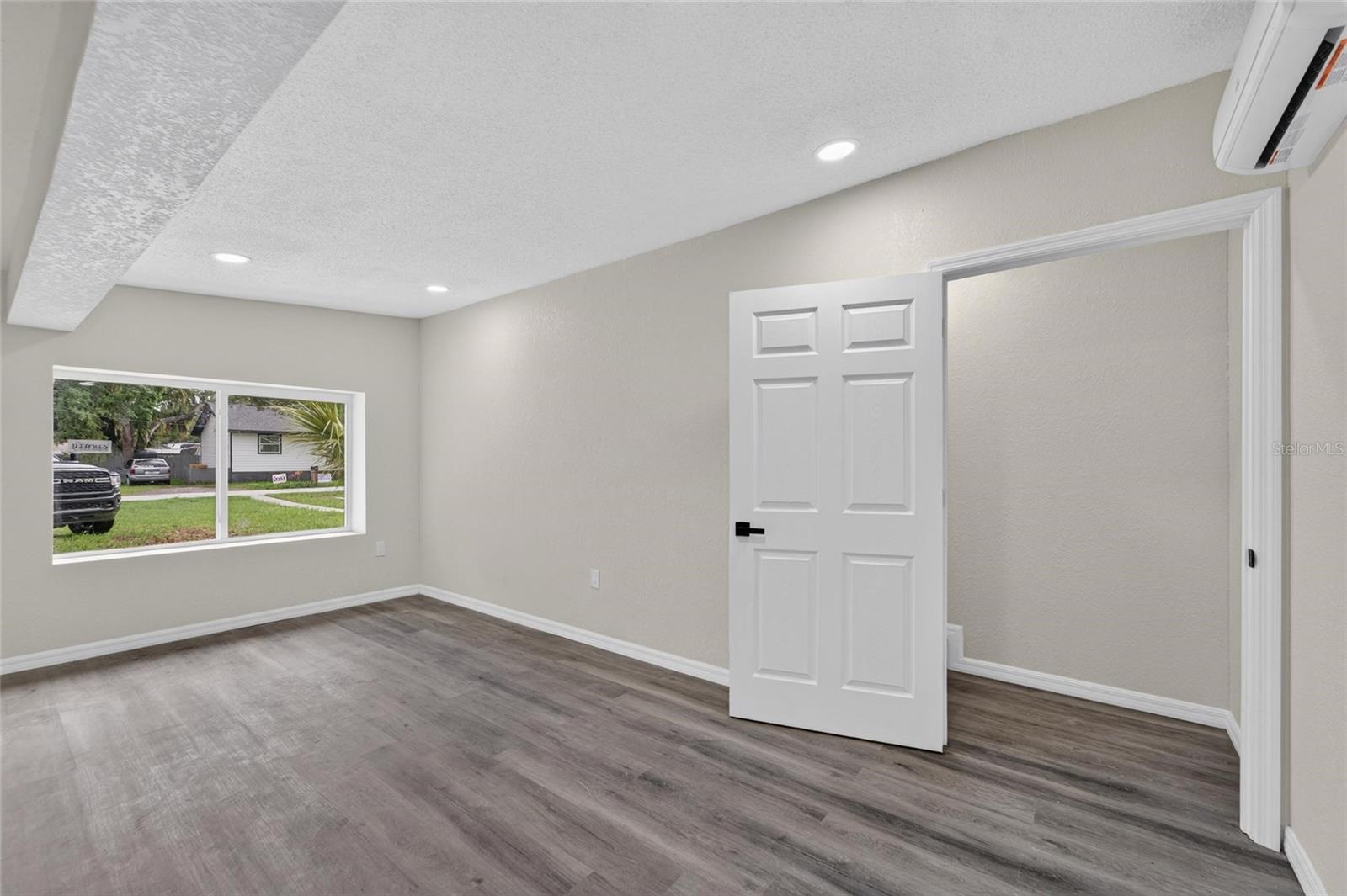 8809 DYER RD — photo 30