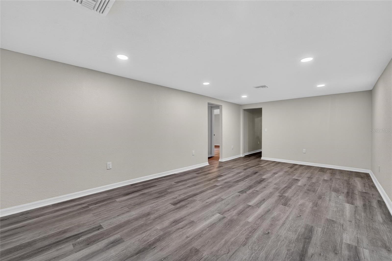 8809 DYER RD — photo 11