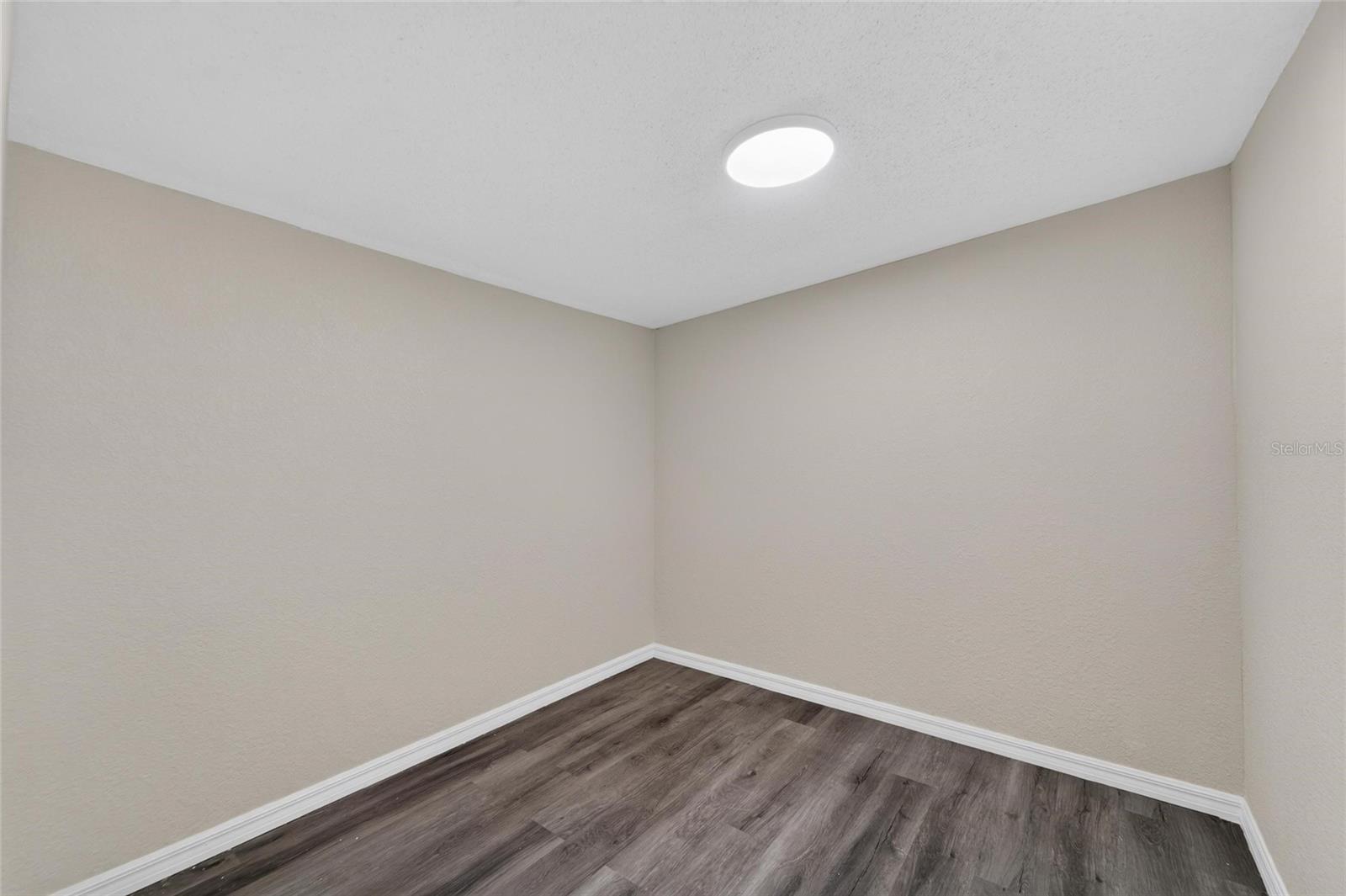 8809 DYER RD — photo 35