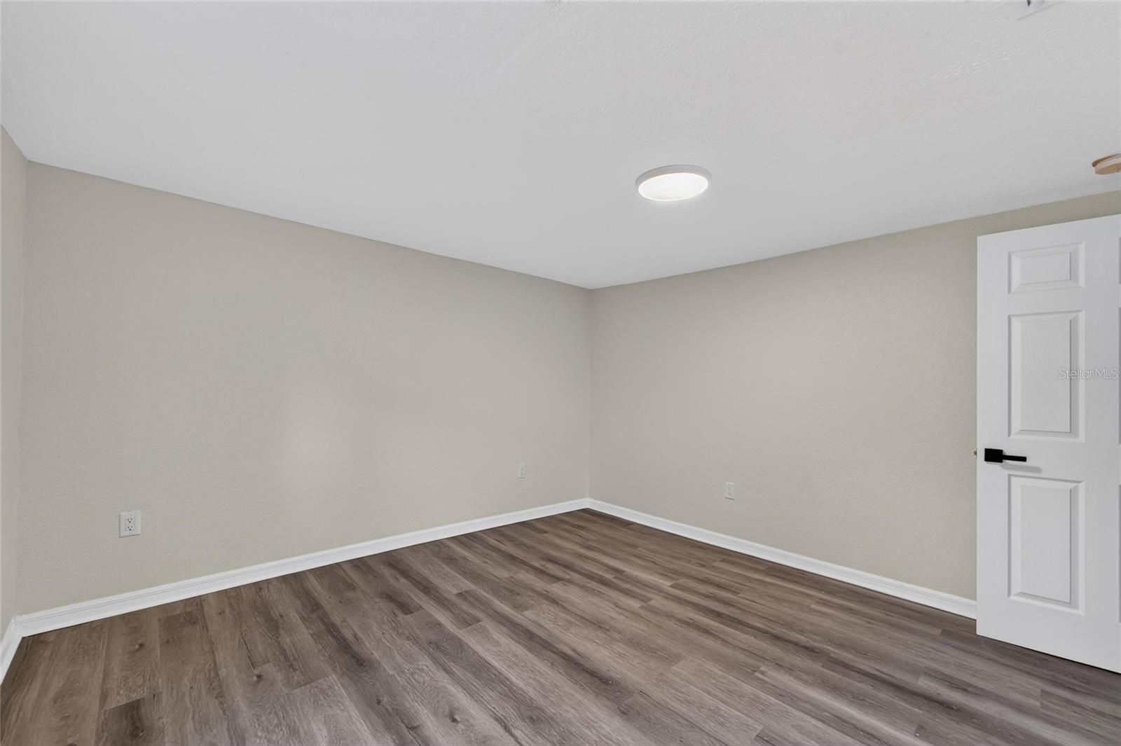 8809 DYER RD — photo 38