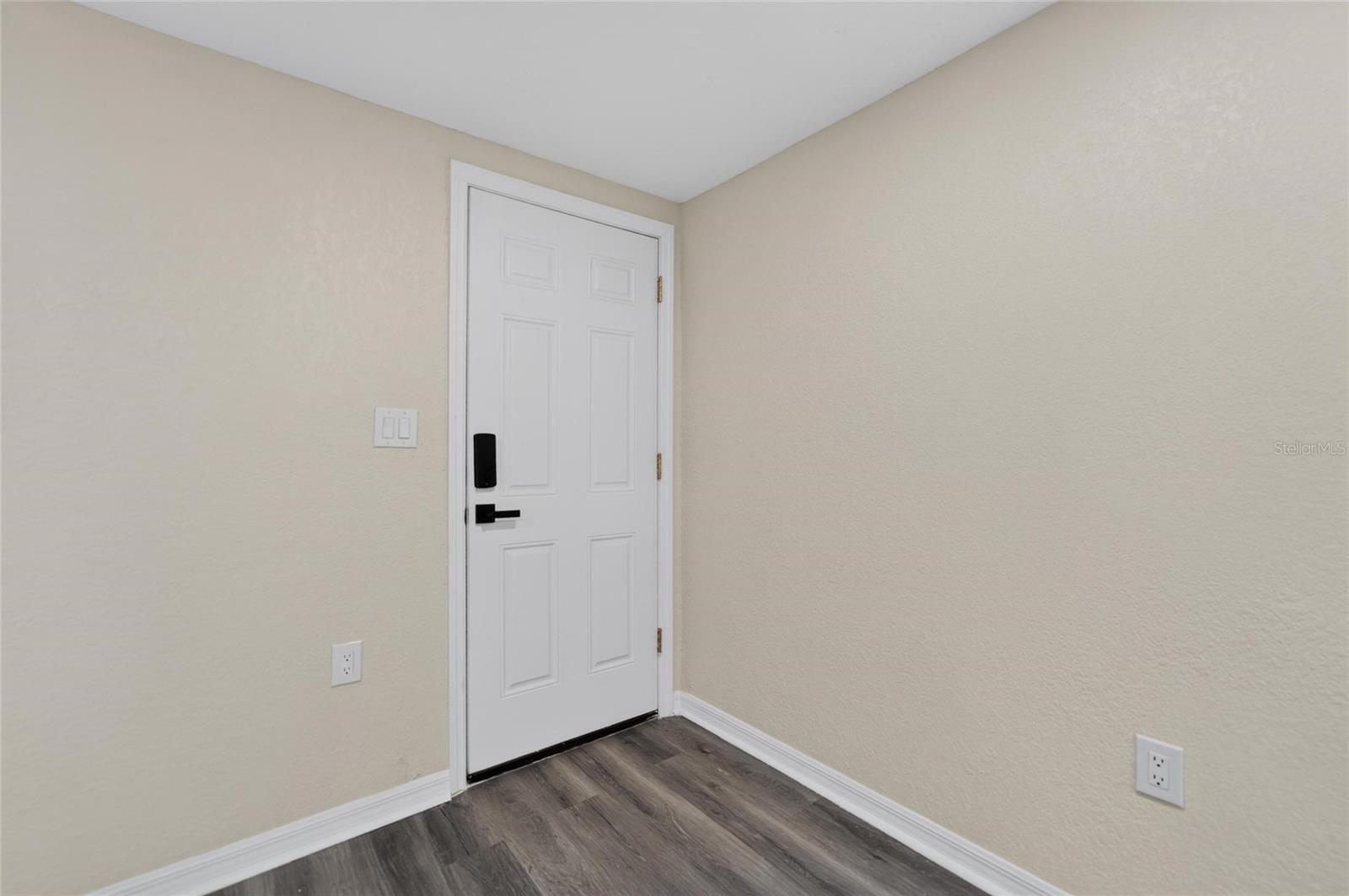 8809 DYER RD — photo 10