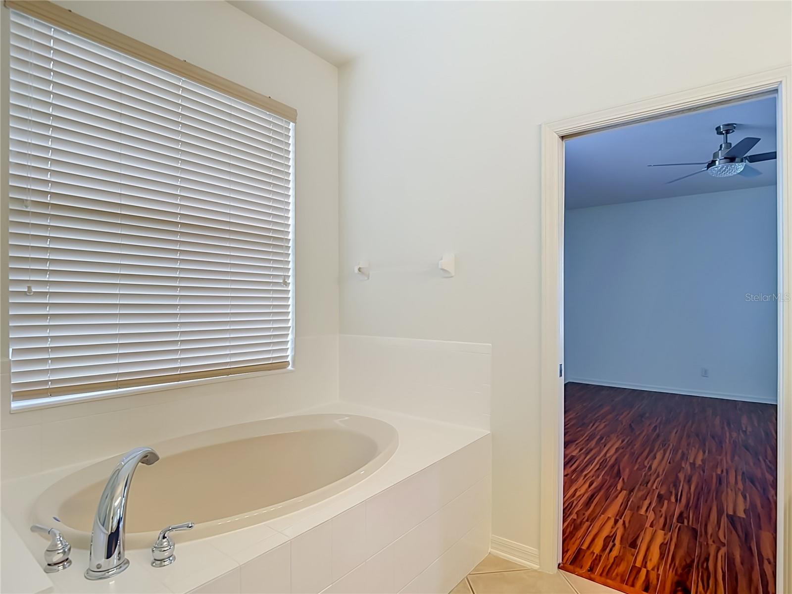 220 RONJA LN — photo 28