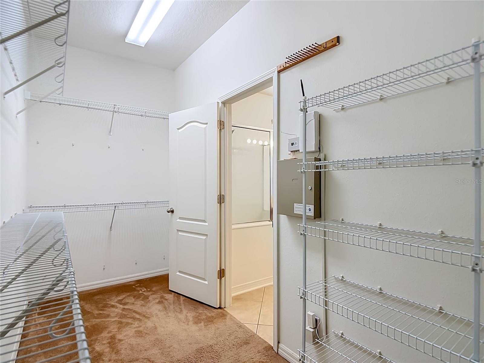 220 RONJA LN — photo 32