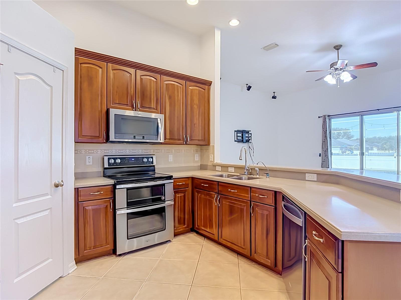 220 RONJA LN — photo 18