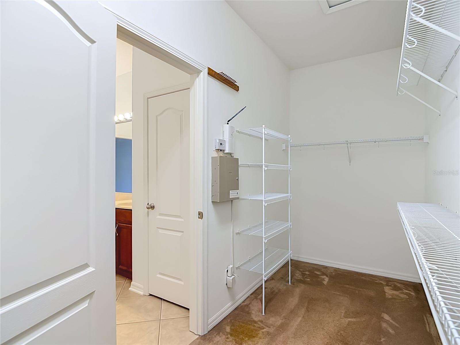 220 RONJA LN — photo 31