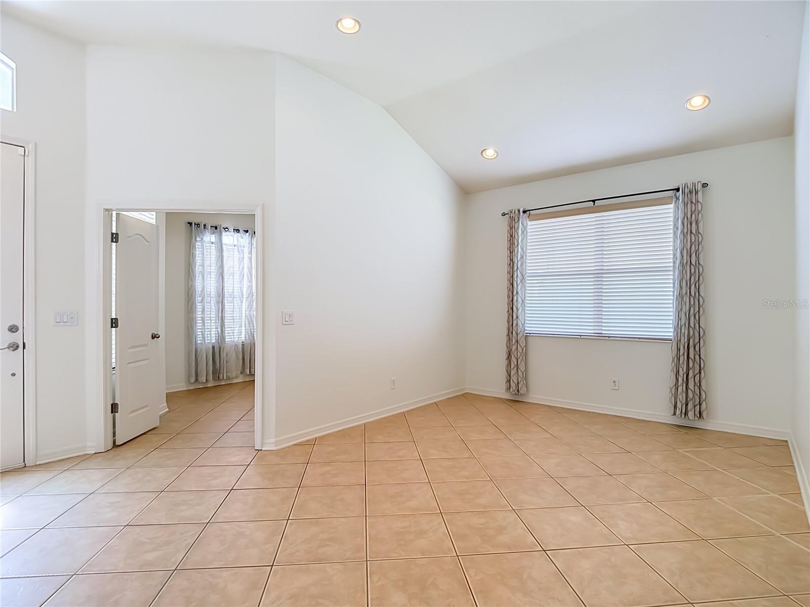 220 RONJA LN — photo 6