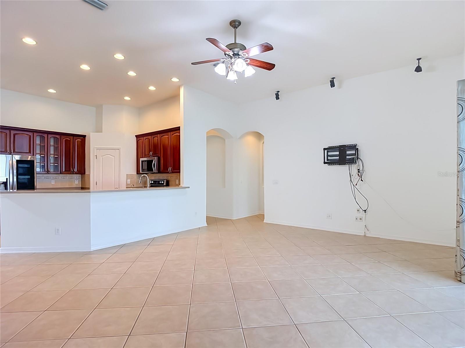 220 RONJA LN — photo 14