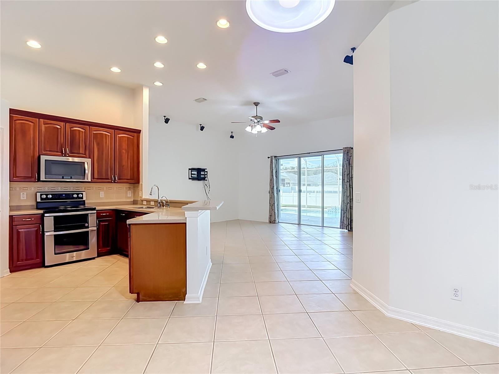 220 RONJA LN — photo 17