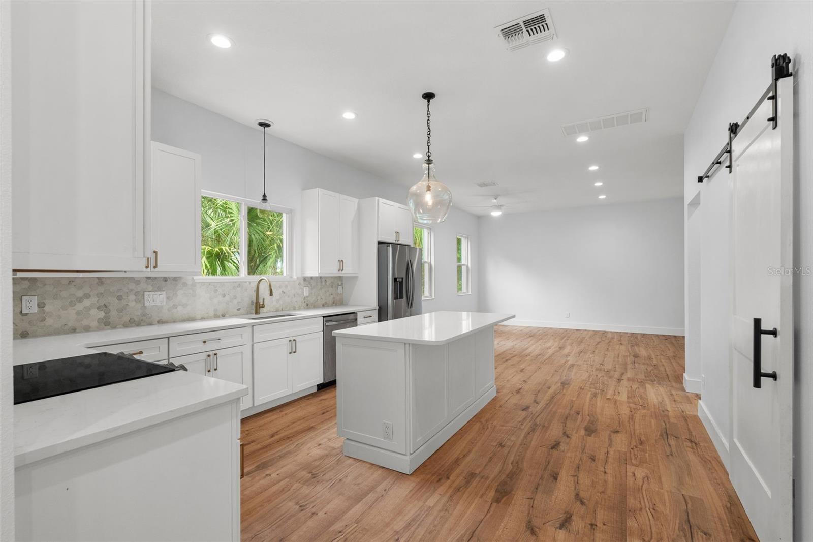 385 GEORGIA AVE — photo 11