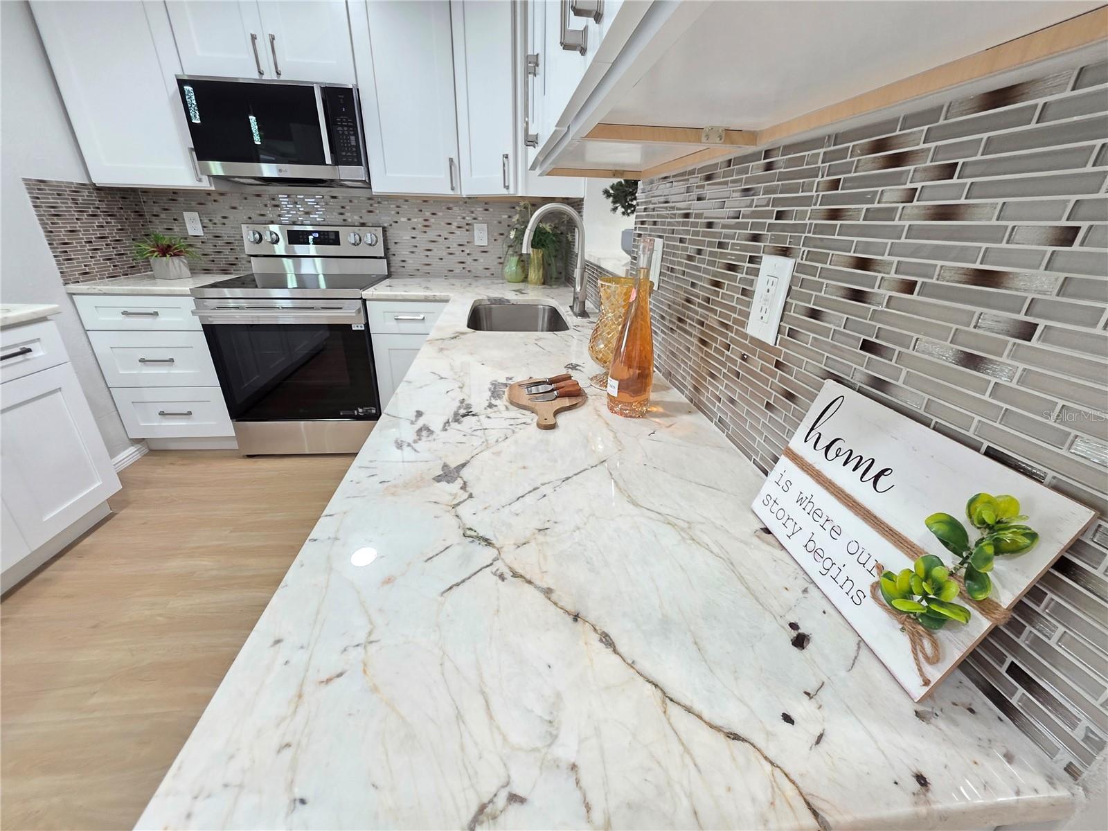 138 DAVISON AVE NE — photo 16
