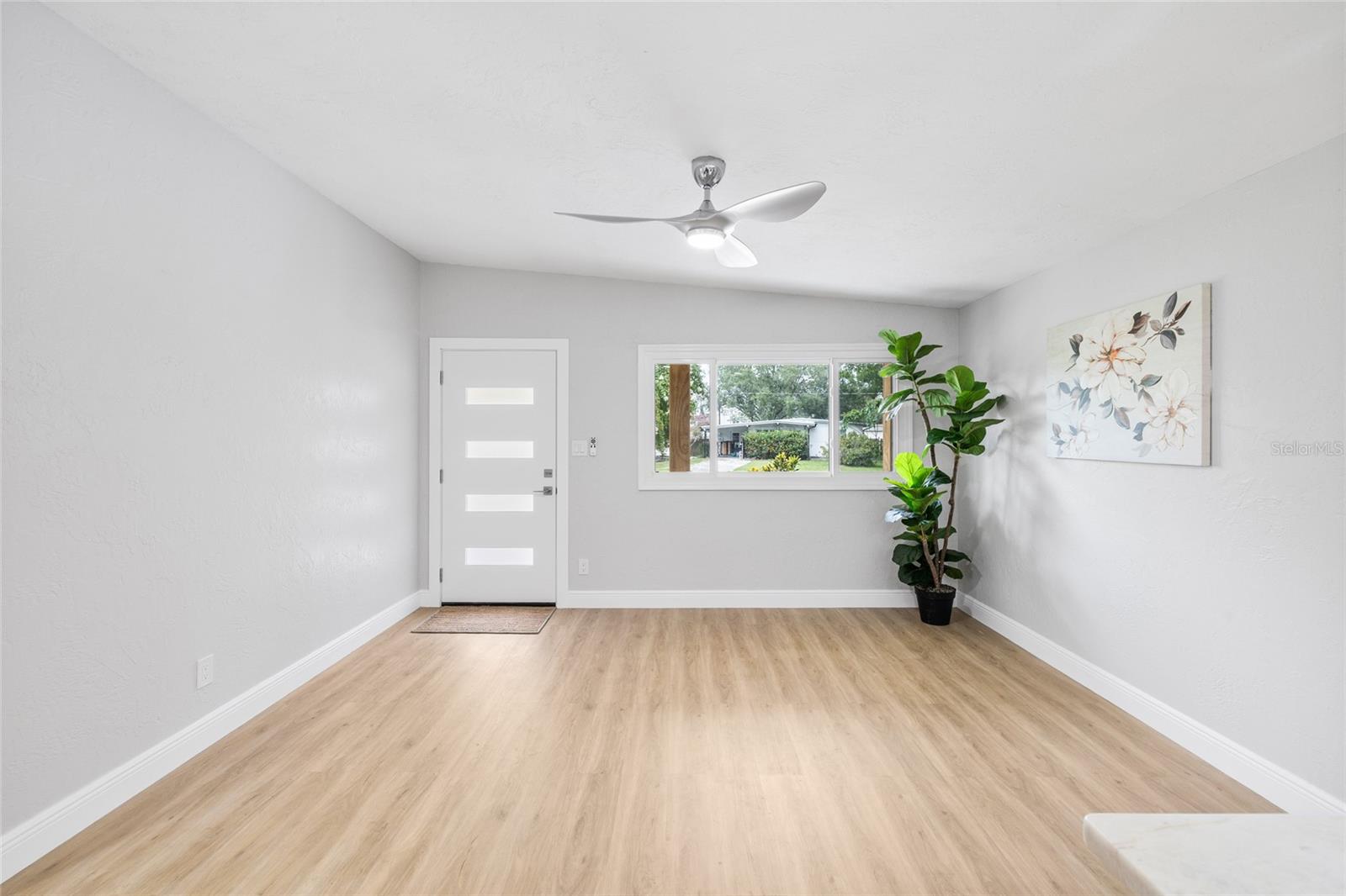 138 DAVISON AVE NE — photo 9