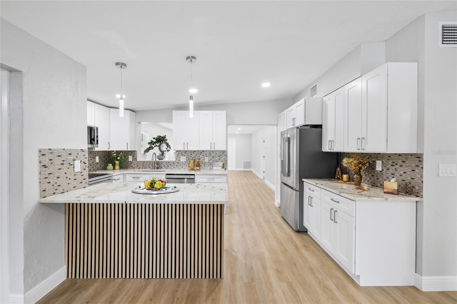 138 DAVISON AVE NE — photo 13