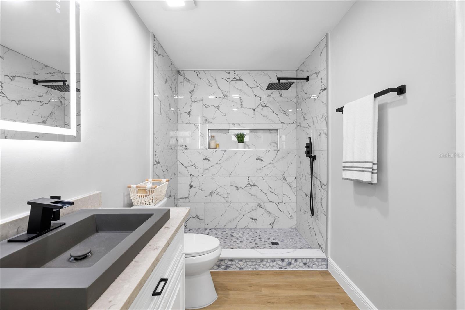 138 DAVISON AVE NE — photo 33