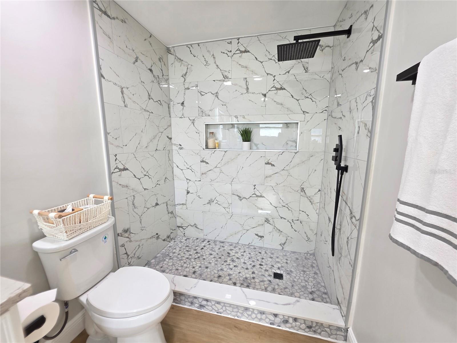 138 DAVISON AVE NE — photo 32