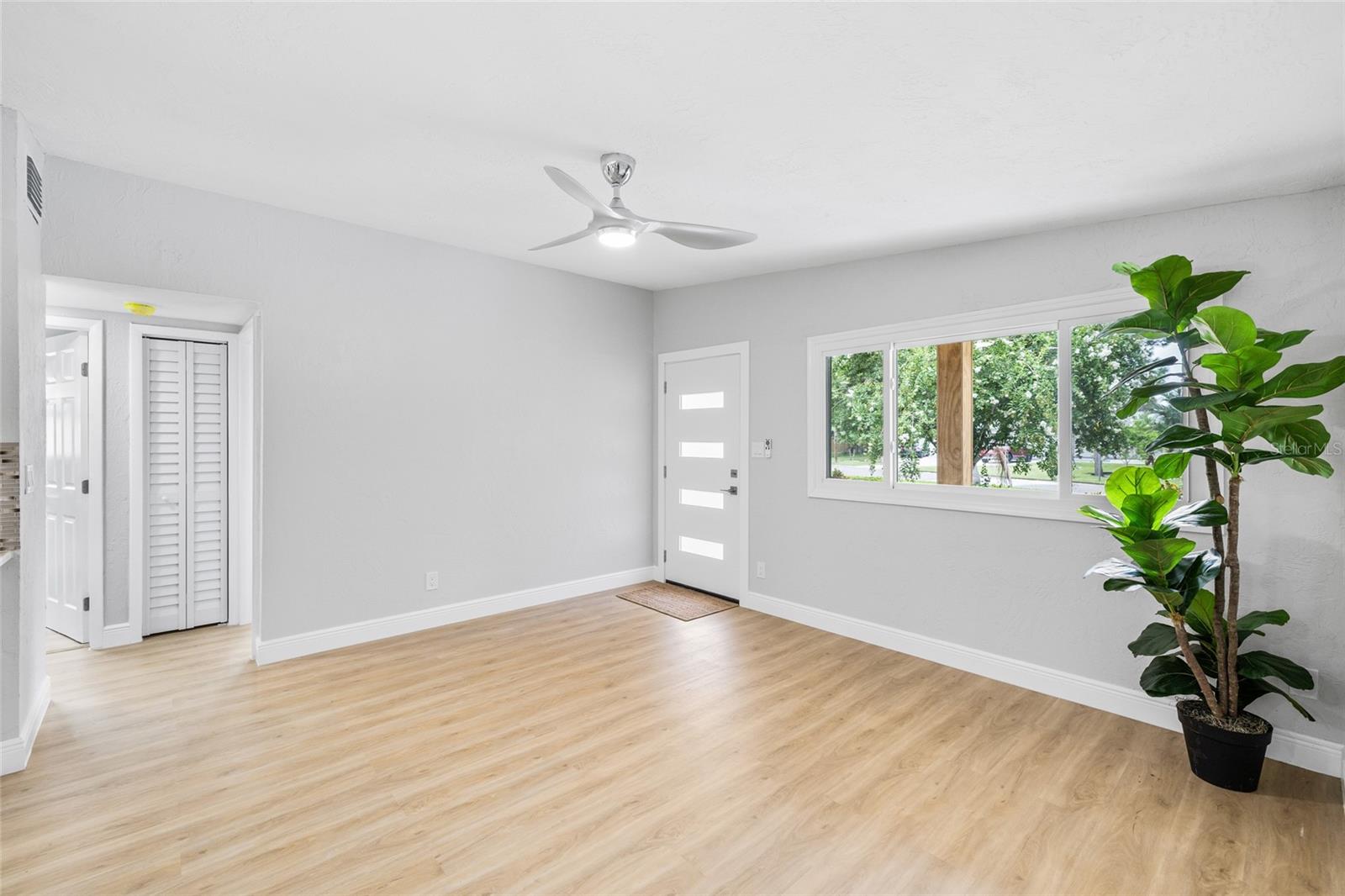 138 DAVISON AVE NE — photo 37