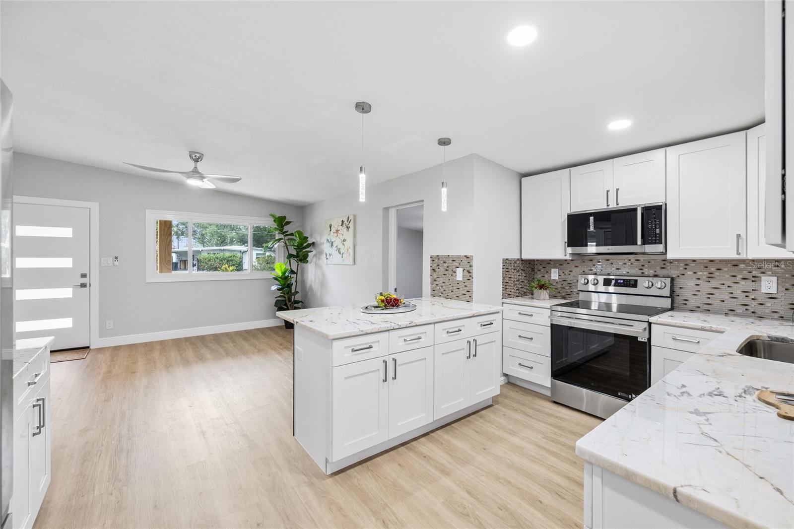138 DAVISON AVE NE — photo 15