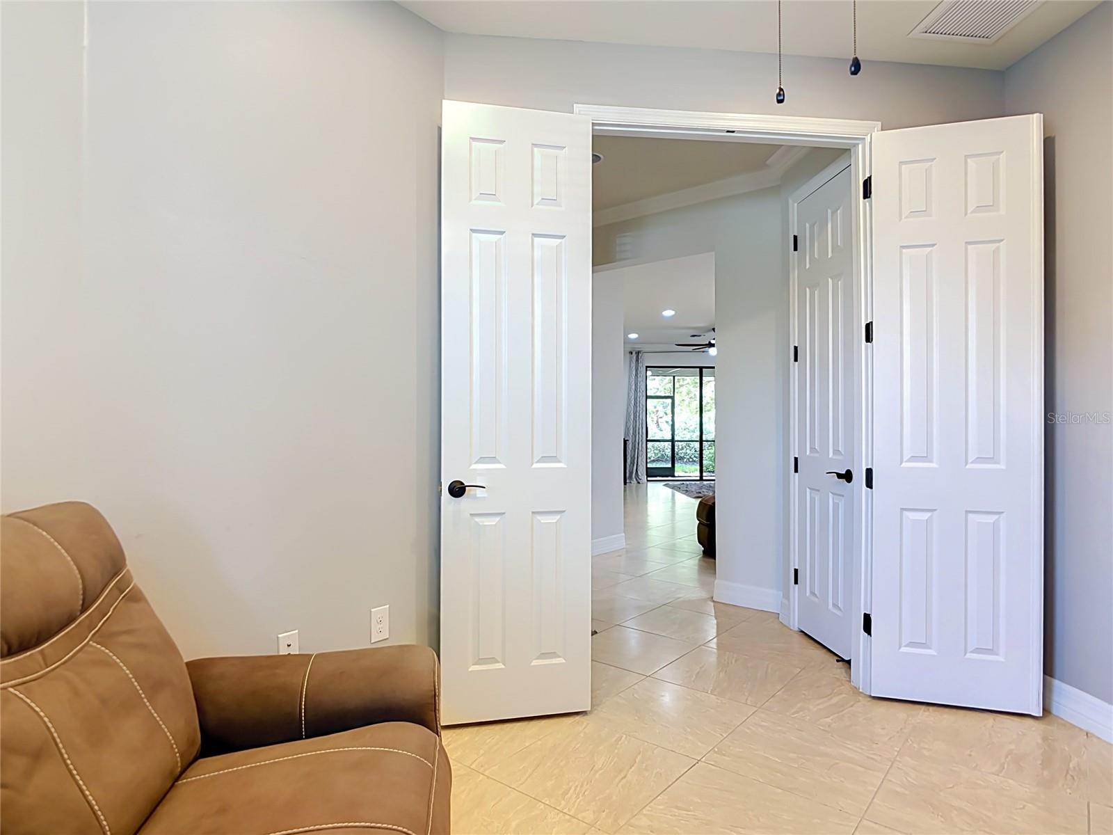 2590 OSWEGO DR — photo 23
