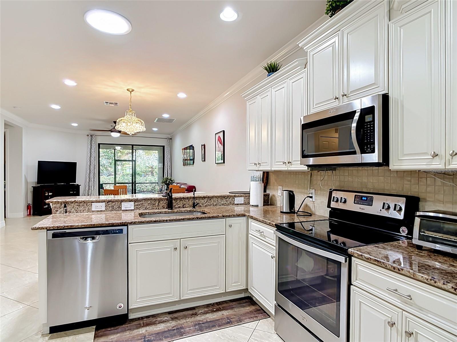 2590 OSWEGO DR — photo 9