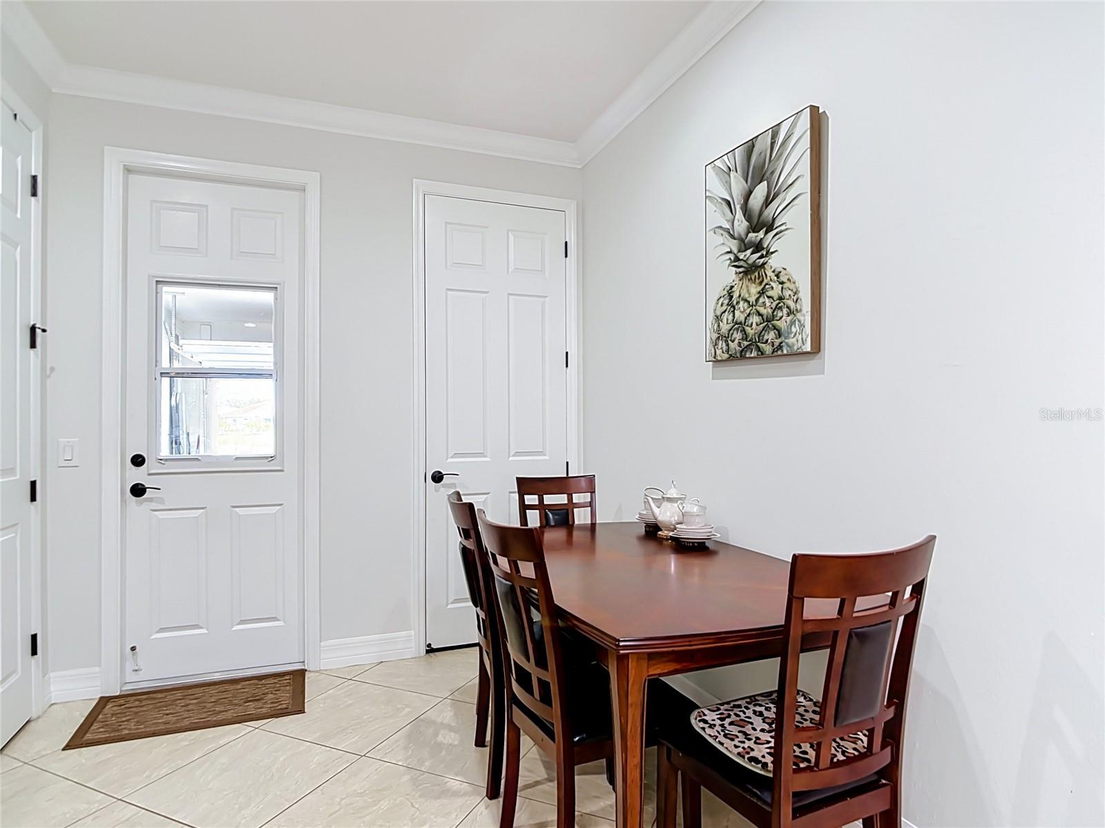 2590 OSWEGO DR — photo 10