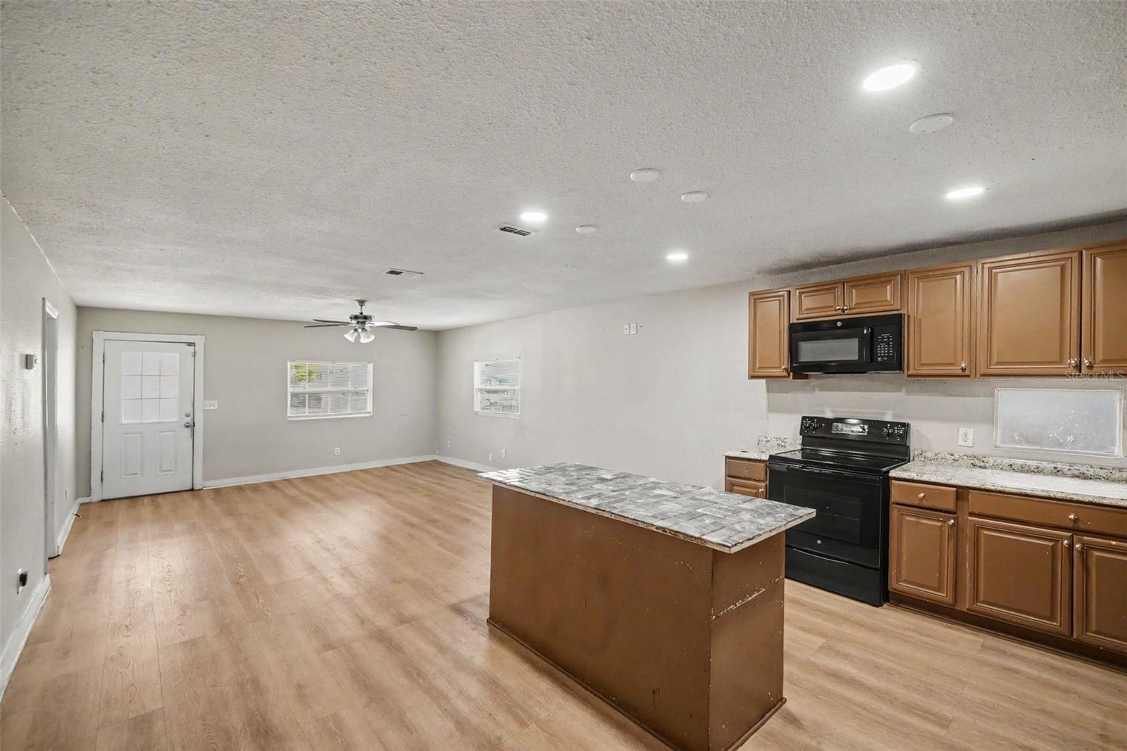 920 E DR MARTIN LUTHER KING JR BLVD — photo 9