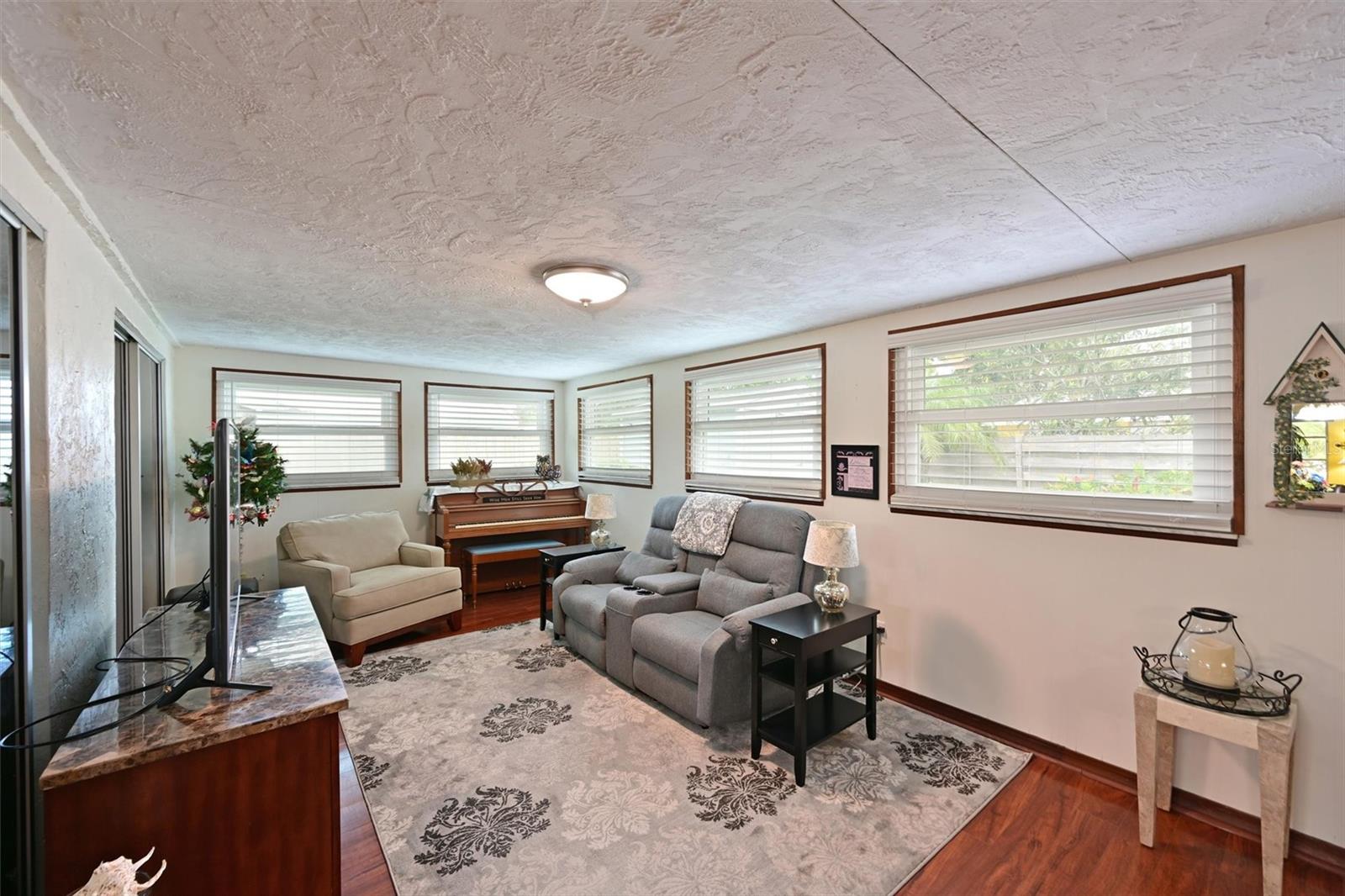 811 ALDERWOOD WAY — photo 12