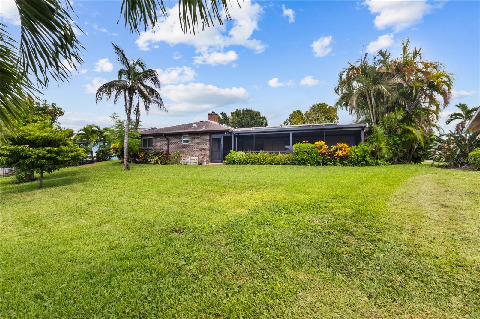 4612 CORAL LAKE DR — photo 32