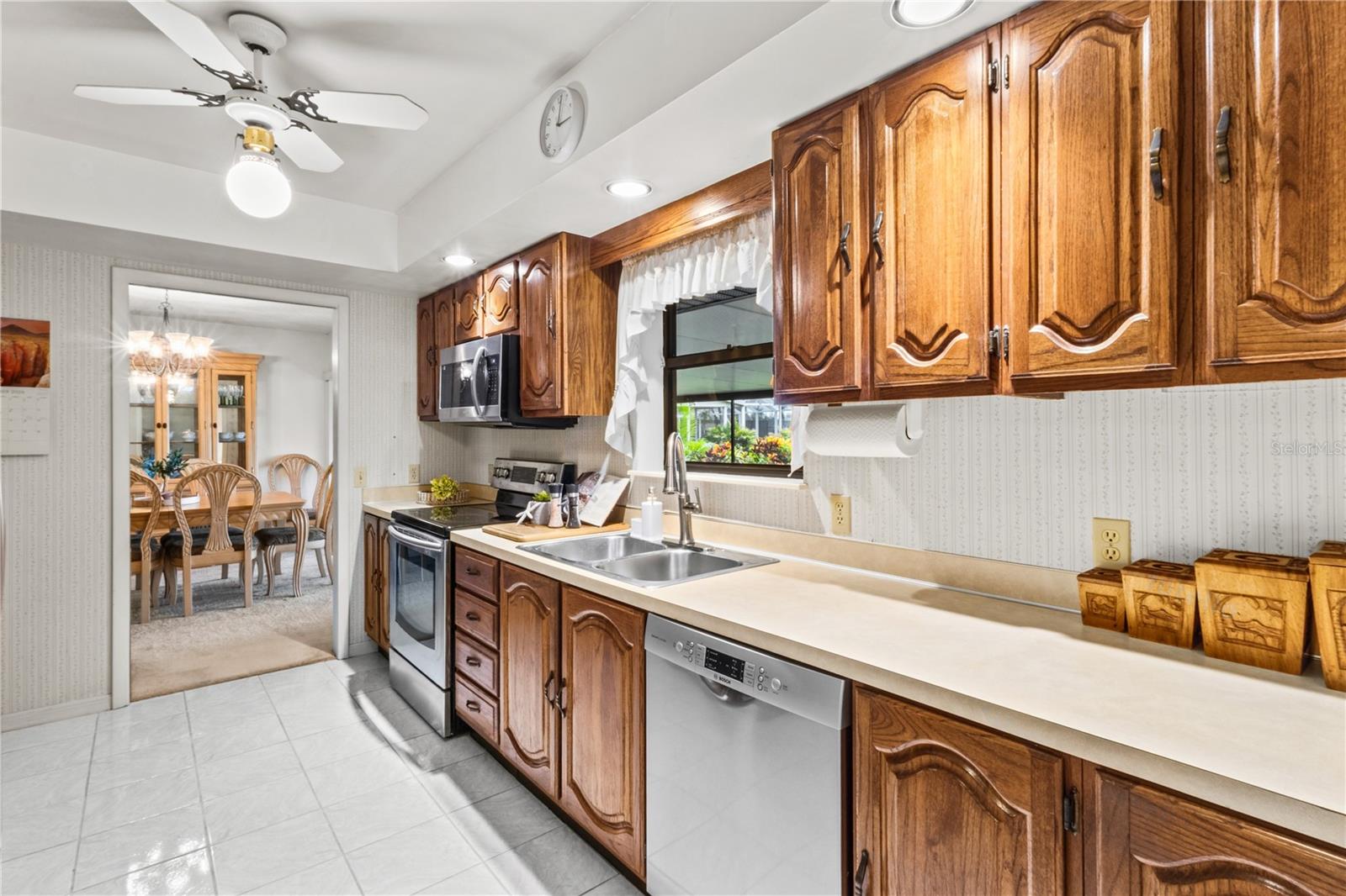4612 CORAL LAKE DR — photo 10