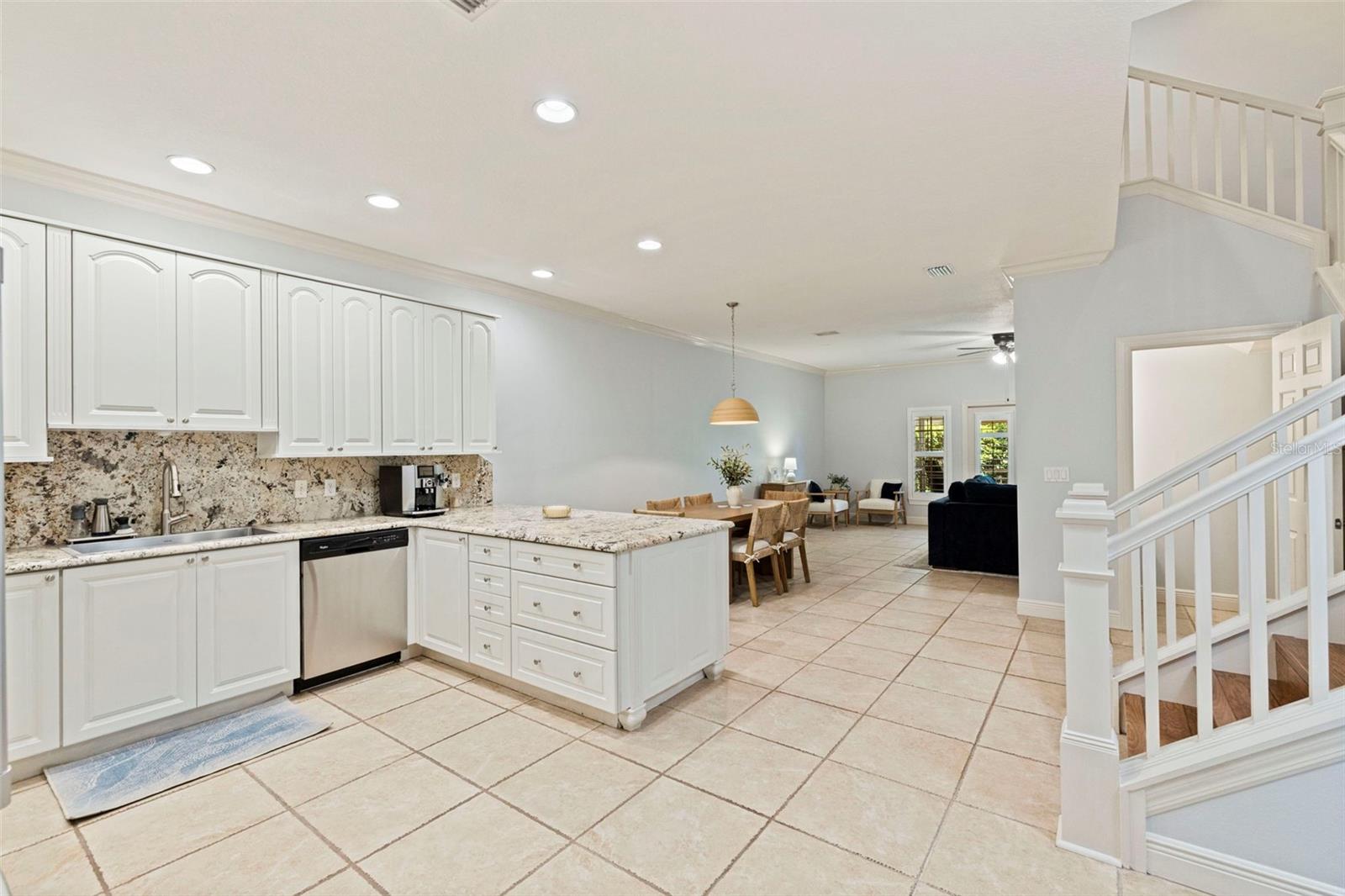 123 VALENCIA CIR — photo 6