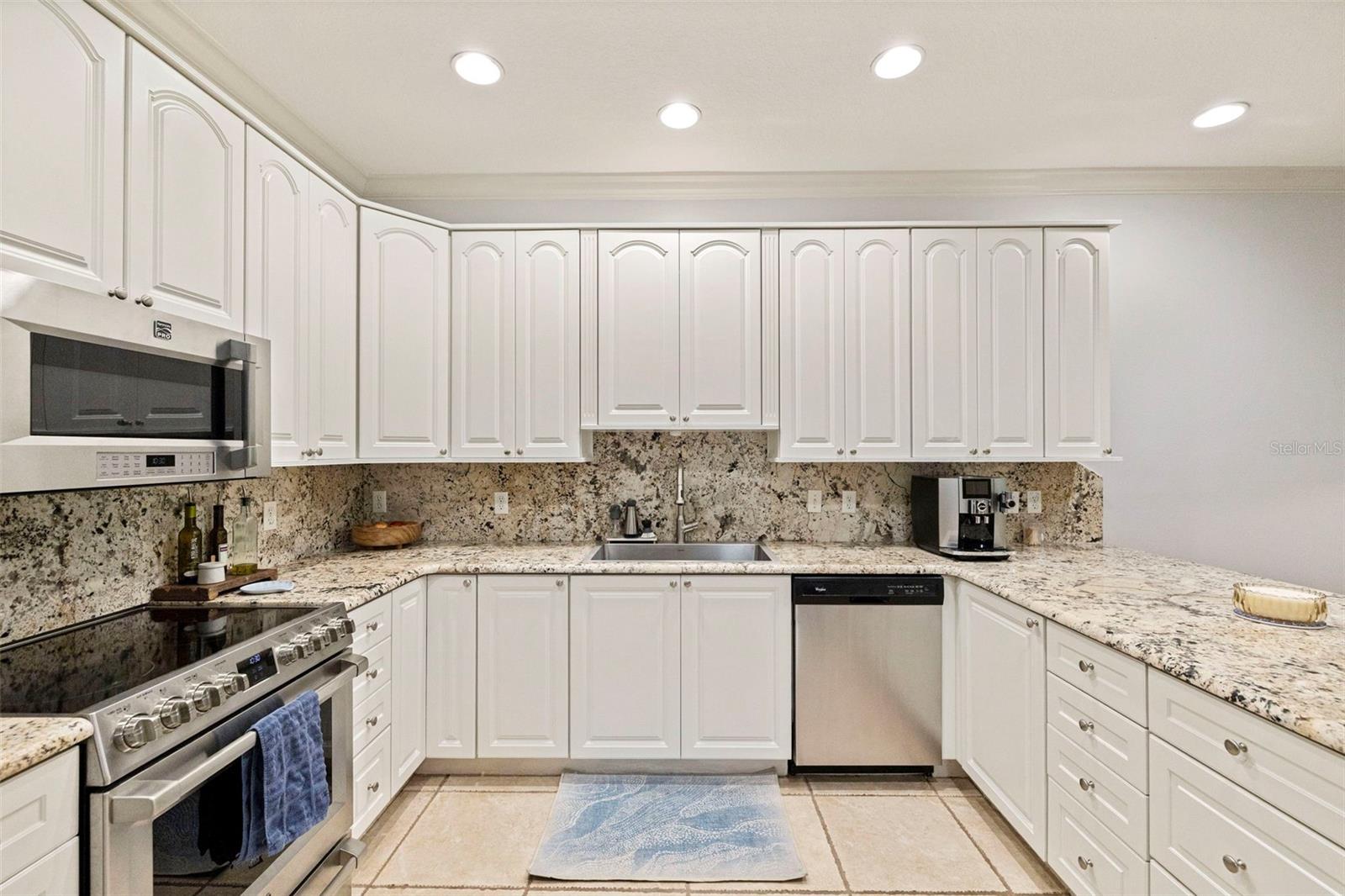 123 VALENCIA CIR — photo 4