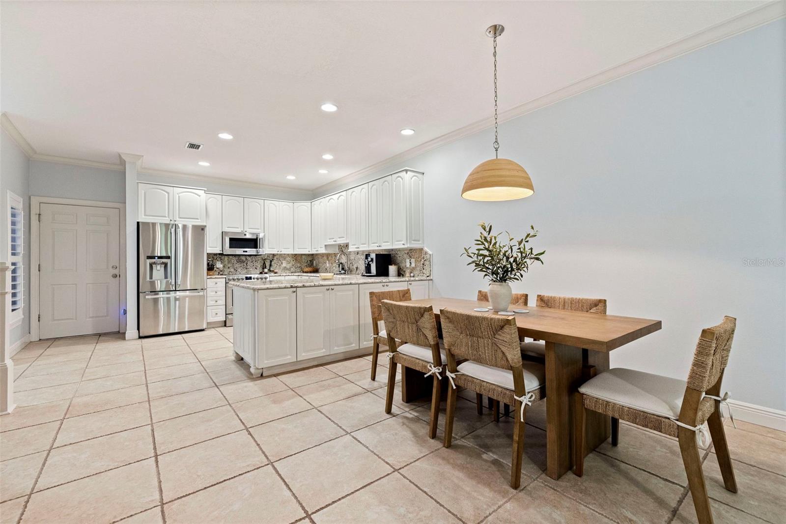 123 VALENCIA CIR — photo 9