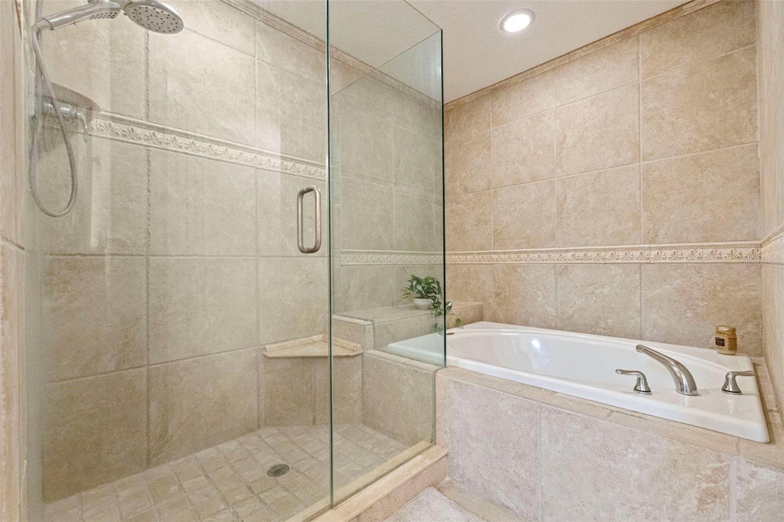 123 VALENCIA CIR — photo 26