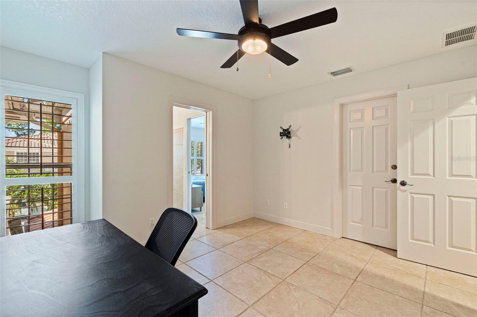 123 VALENCIA CIR — photo 32