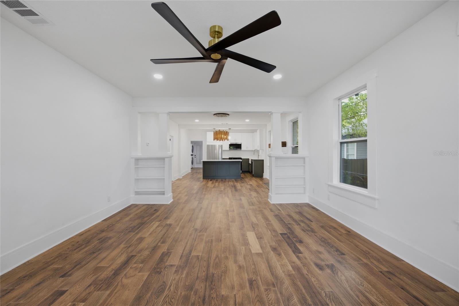 815 E FRIERSON AVE — photo 8