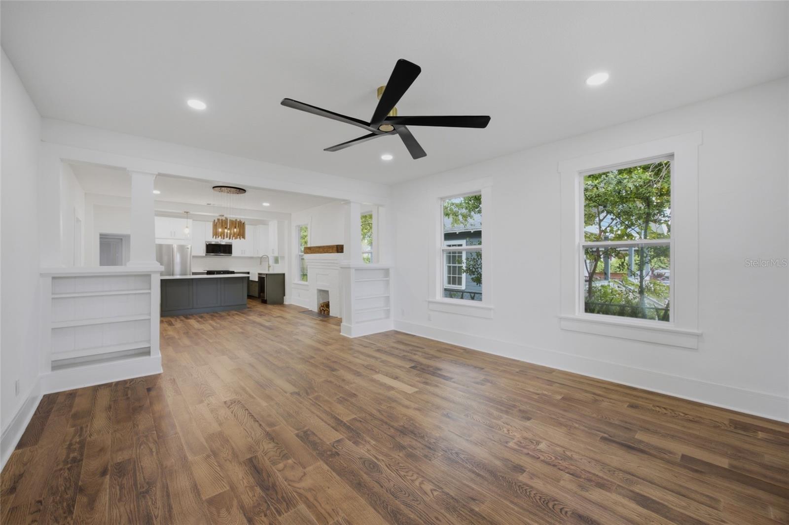 815 E FRIERSON AVE — photo 9