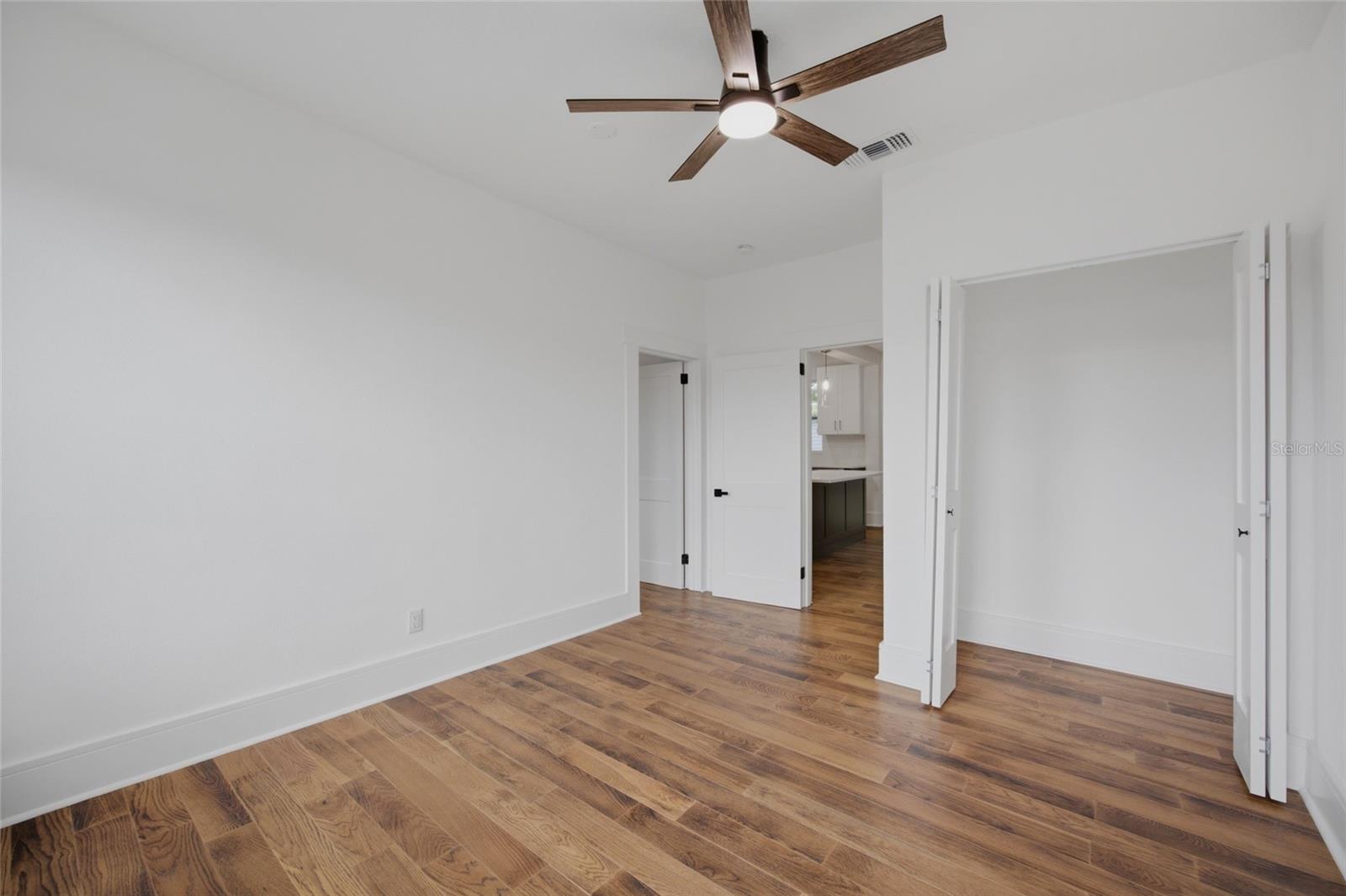 815 E FRIERSON AVE — photo 23