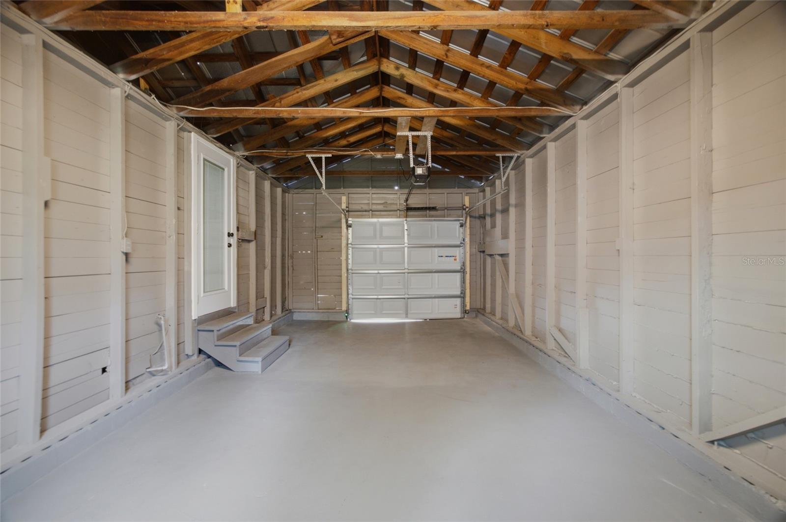 815 E FRIERSON AVE — photo 30