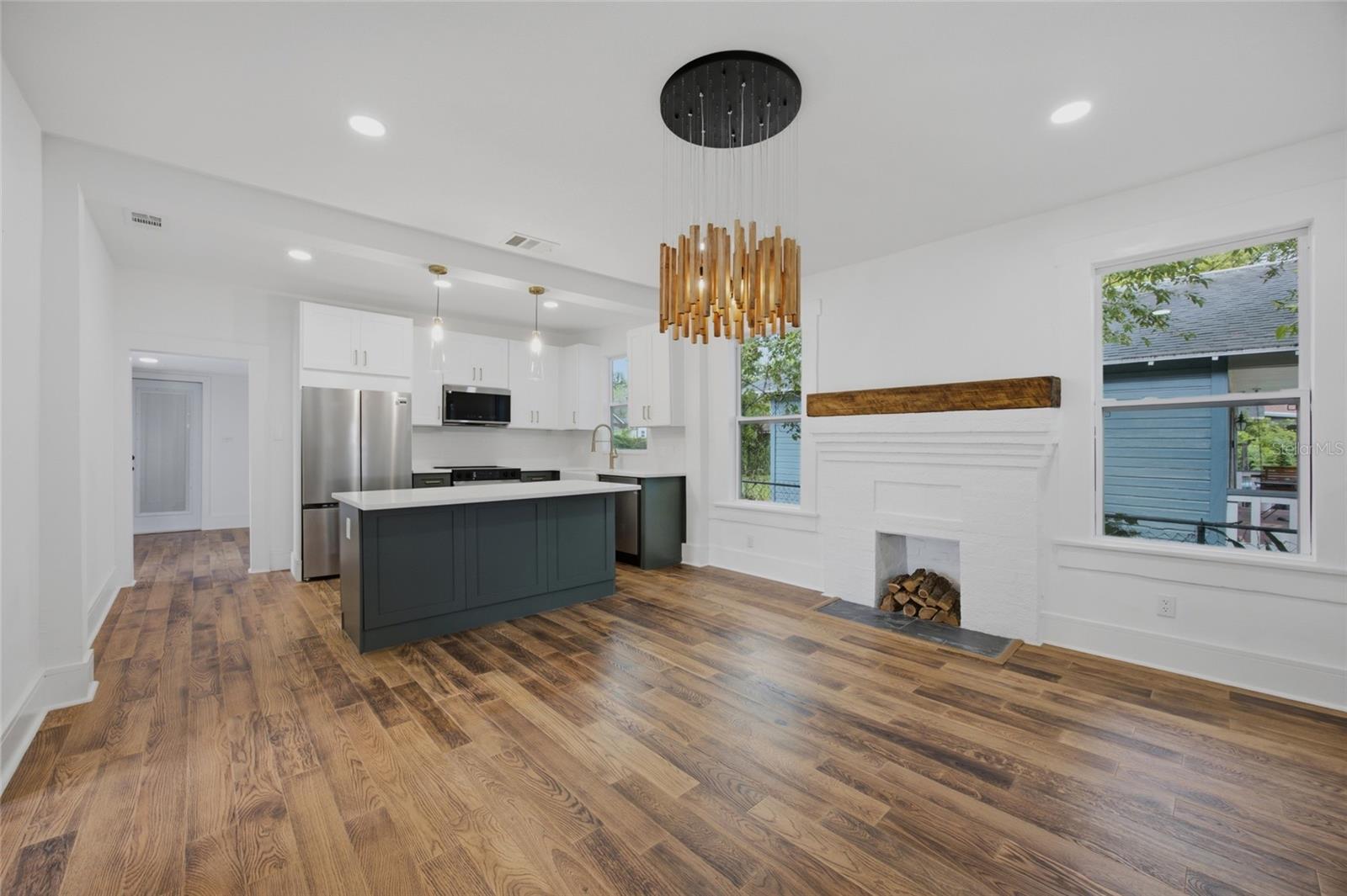 815 E FRIERSON AVE — photo 10