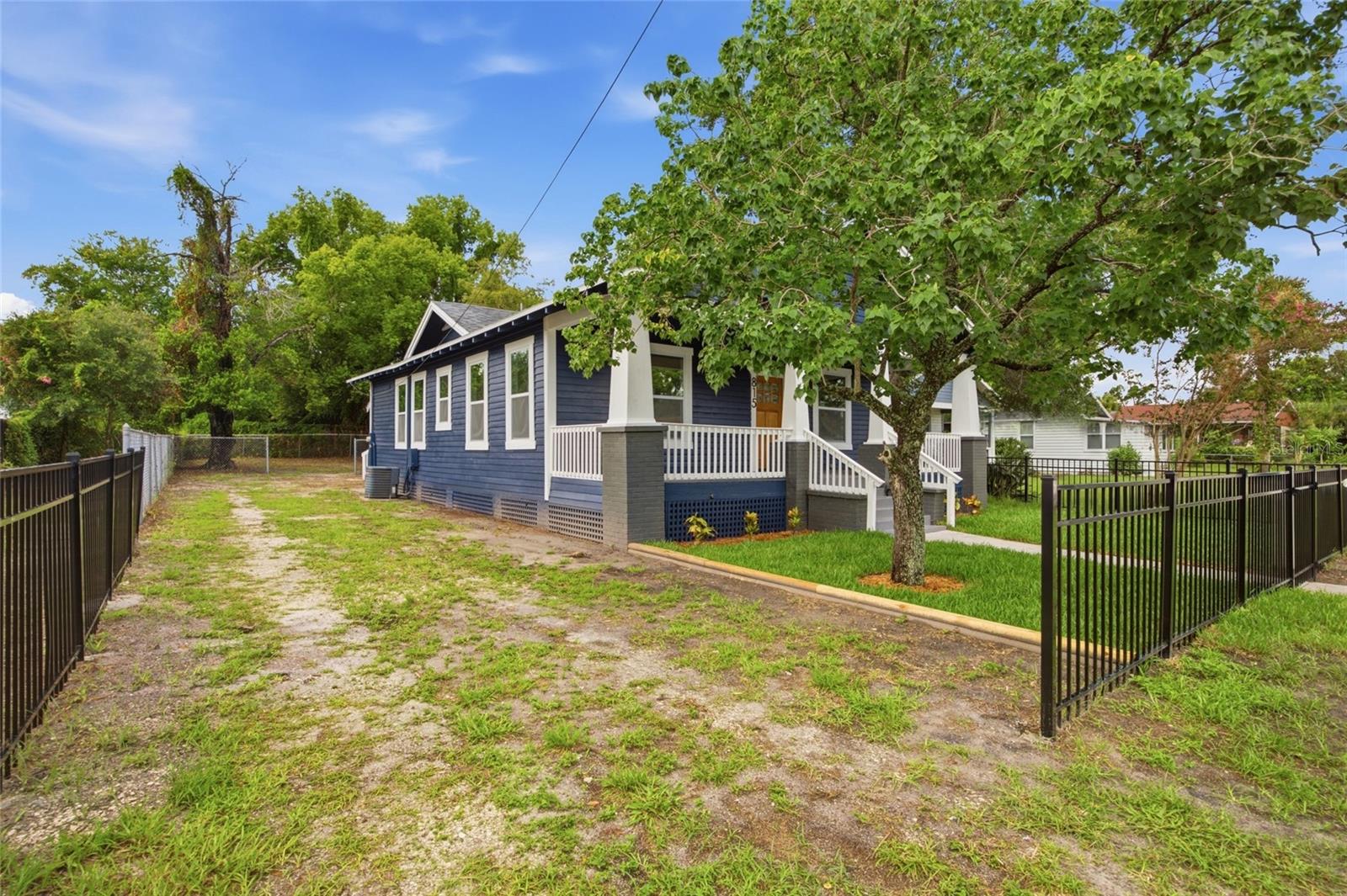 815 E FRIERSON AVE — photo 29