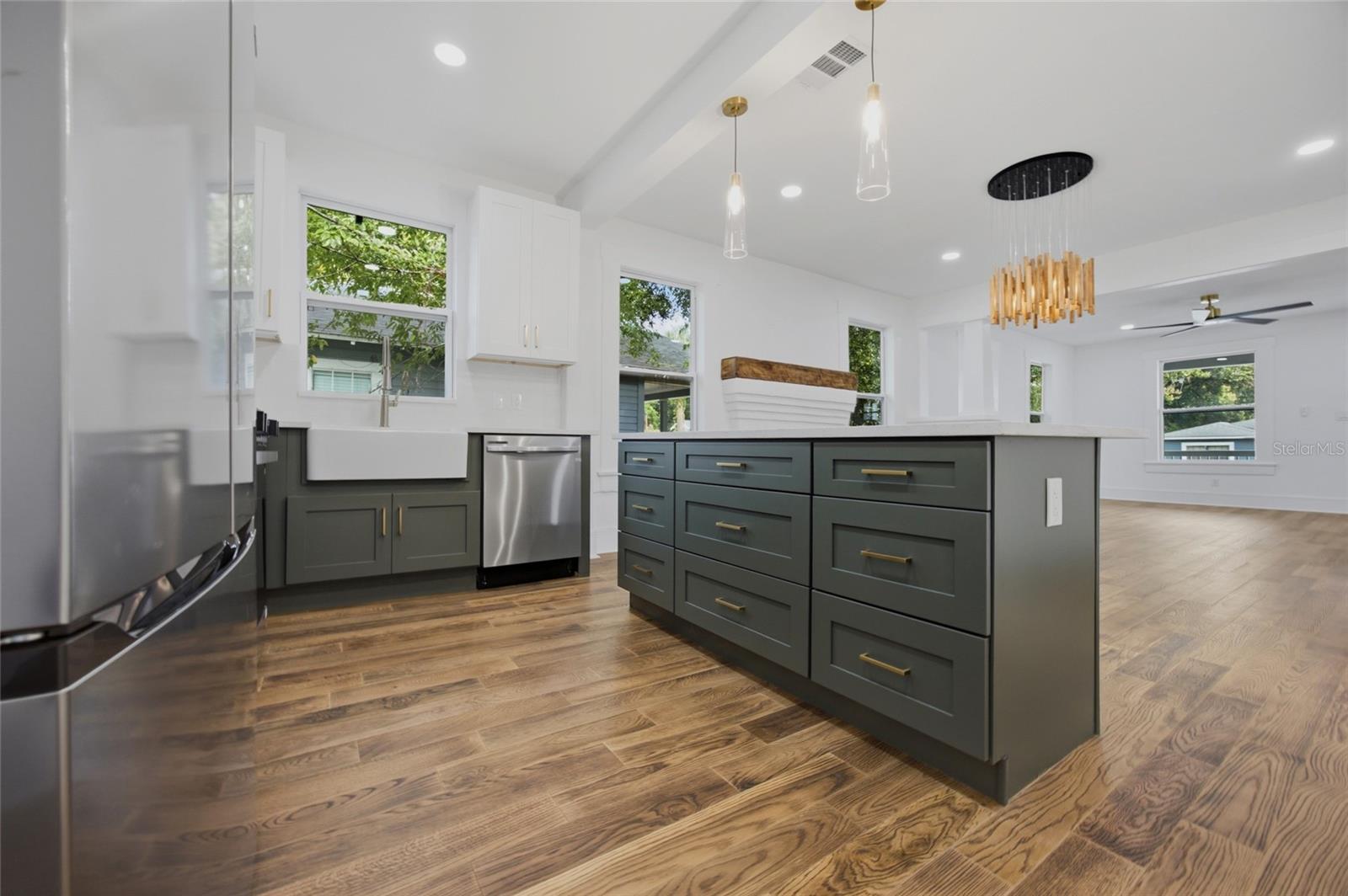 815 E FRIERSON AVE — photo 14