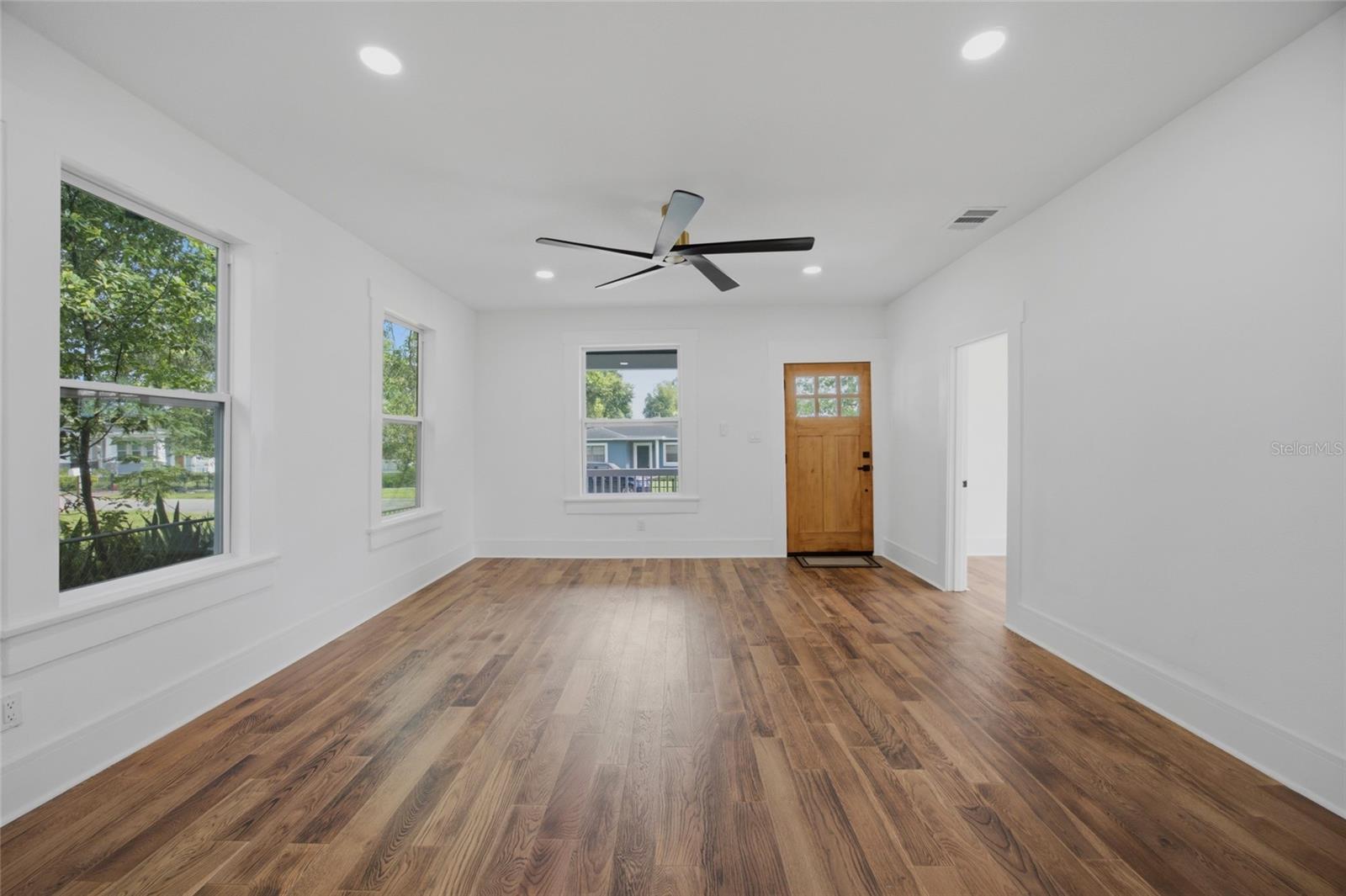 815 E FRIERSON AVE — photo 7